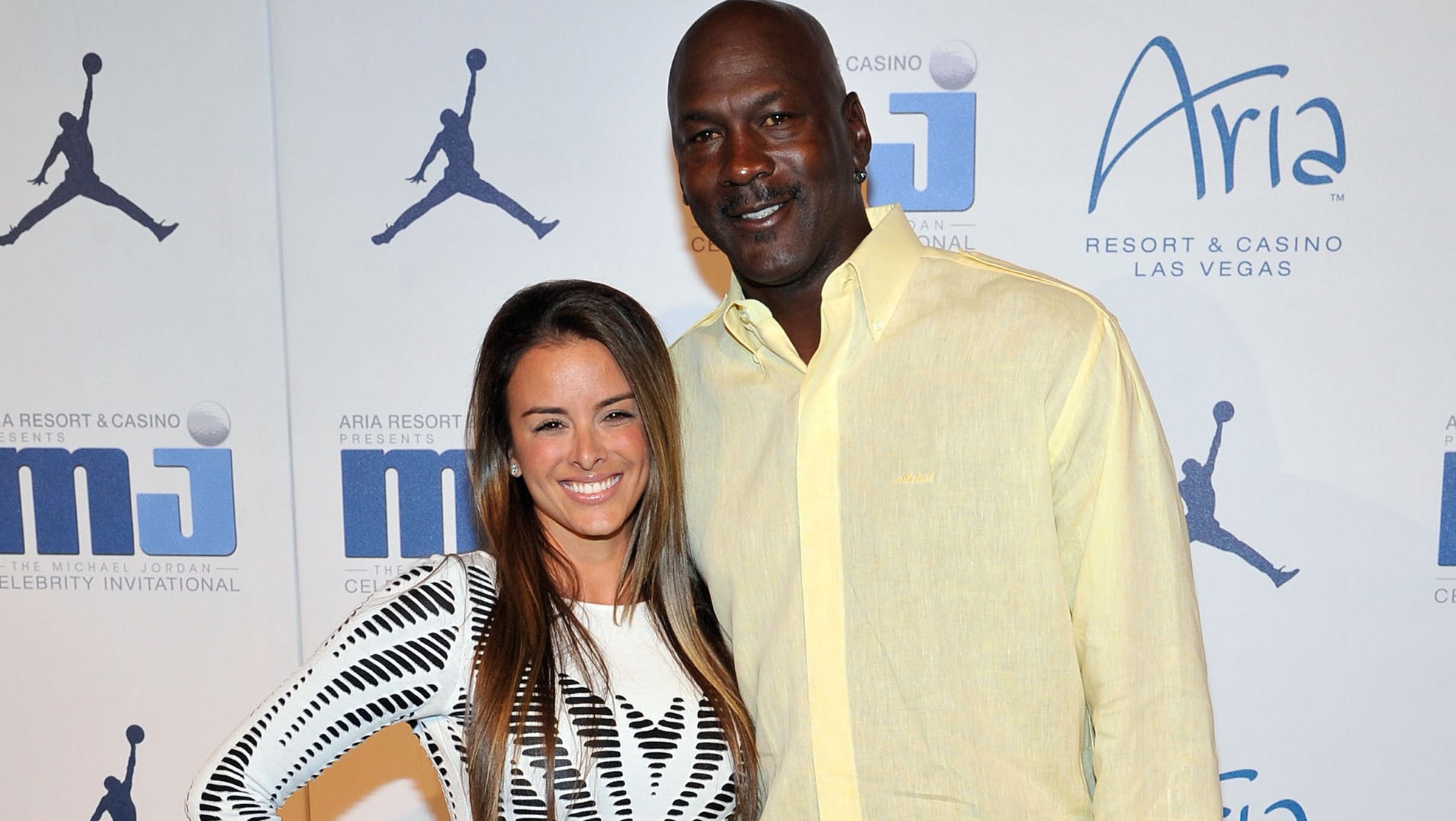 Michael Jordan is a family man, and he and his wife have five chιldren: Jeffrey, Marcus, Jasmine, Victoria, and Ysabel