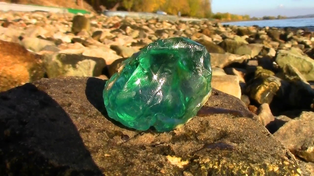 Finding Earth's Treasures: Gold Nuggets and Emerald Crystals Discovered in Prime Locations - Amazing United State