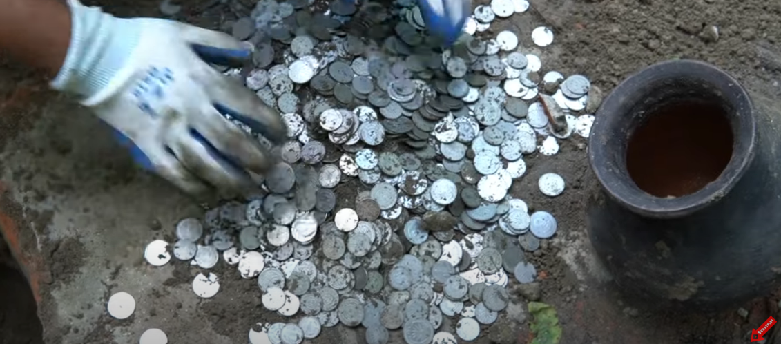Tesoro de monedas encontrado con un detector de metales - Amazing United State