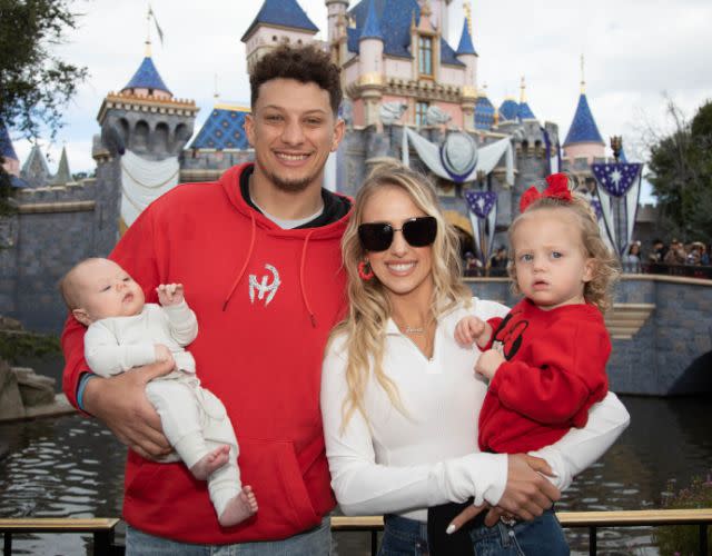 "New Photos of Patrick & Brittany Mahomes' Children Showcase Their Wholehearted Adoption of This Autumn Fashion Trend" - amazingdailynews.com