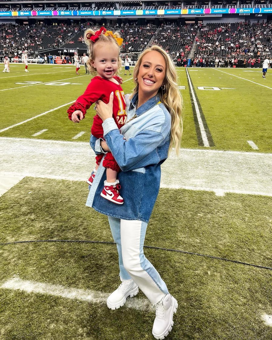 Every Festive Game Day Outfit Brittany Mahomes Rocked While Cheering On Husband Patrick Mahomes - Mnews
