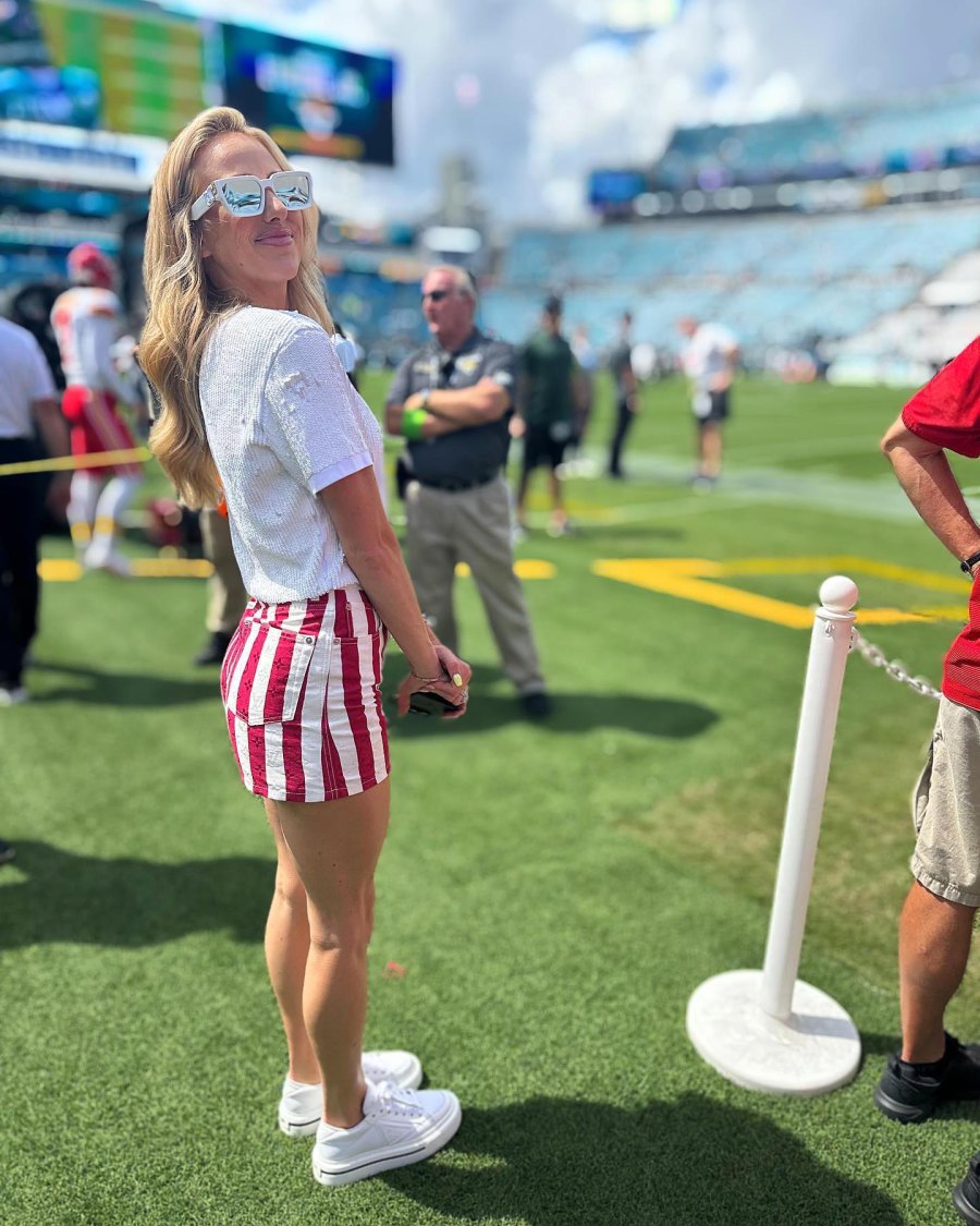 Every Festive Game Day Outfit Brittany Mahomes Rocked While Cheering On Husband Patrick Mahomes - Mnews