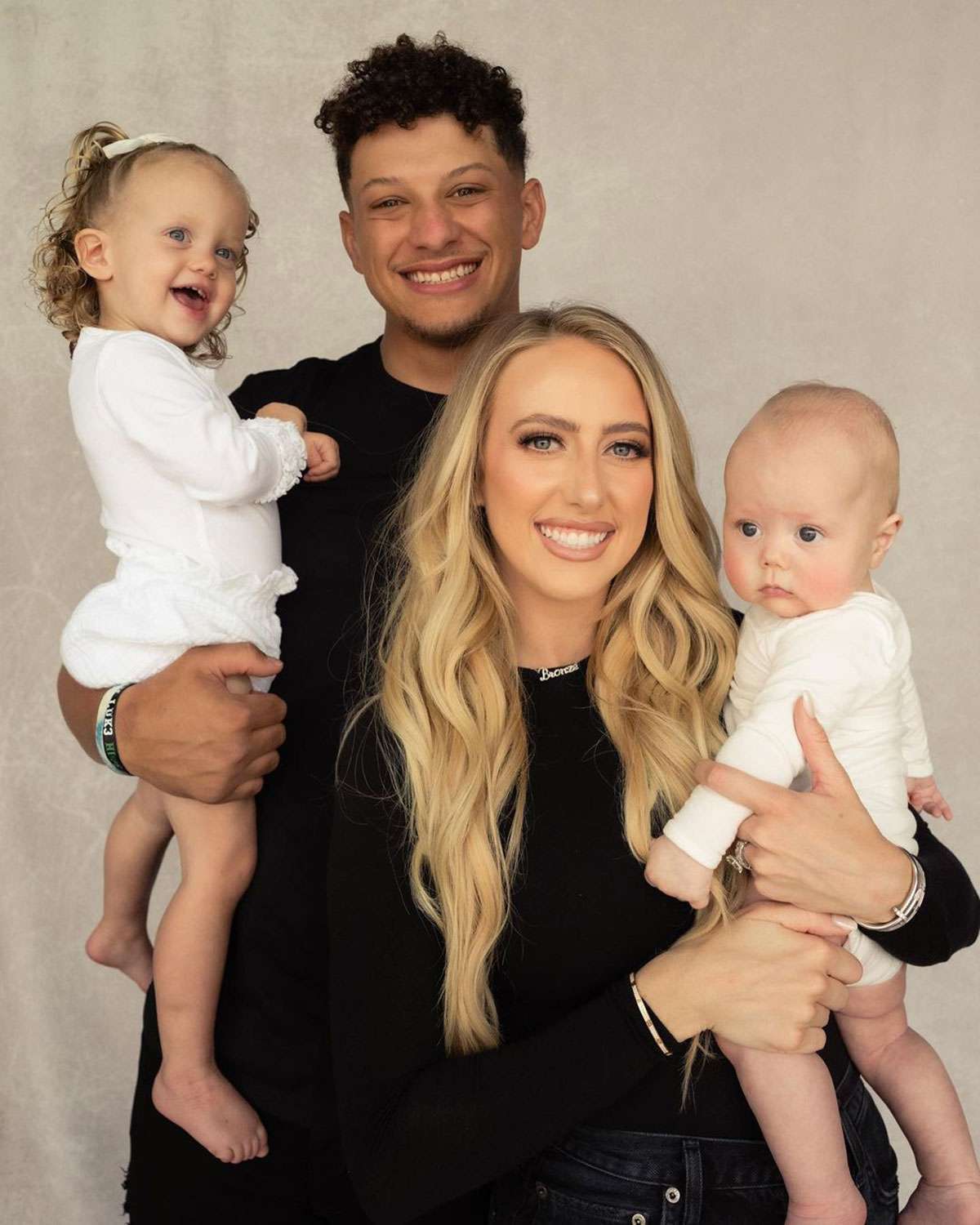 As Son Bronze approaches one year old, Brittany Mahomes is in awe of him: "When You're Having Fun with Your Family, Time Flies": Snapshots - Mnews