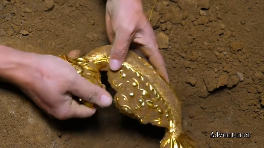 Incredible discovery: a metal detector finds a huge golden horse worth tens of kilos." A treasure hunter's dream! - Amazing United State