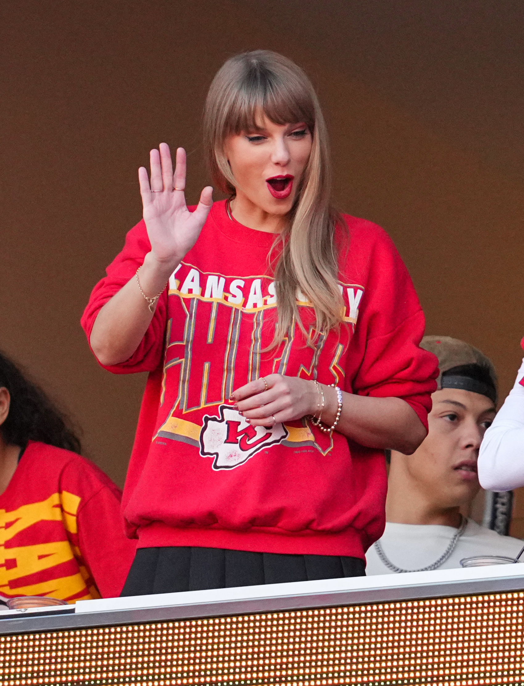 Taylor Swift Shares a Sweet Post-Game Moment, Planting a Kiss on Travis Kelce's Cheek