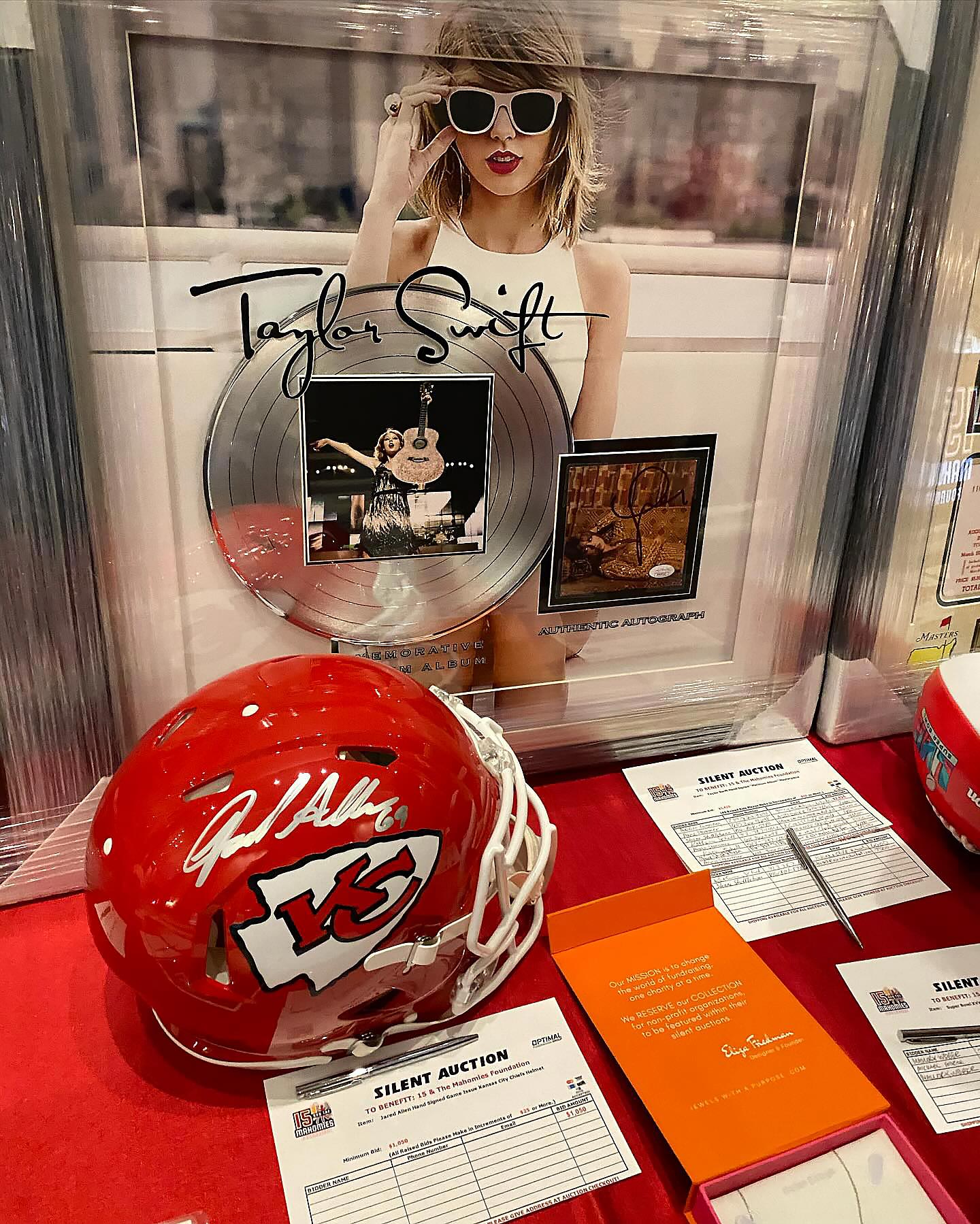 Did Taylor Swift contribute a platinum record to the fundraising effort for Patrick Mahomes? What is known about the $615,000 event - Mnews