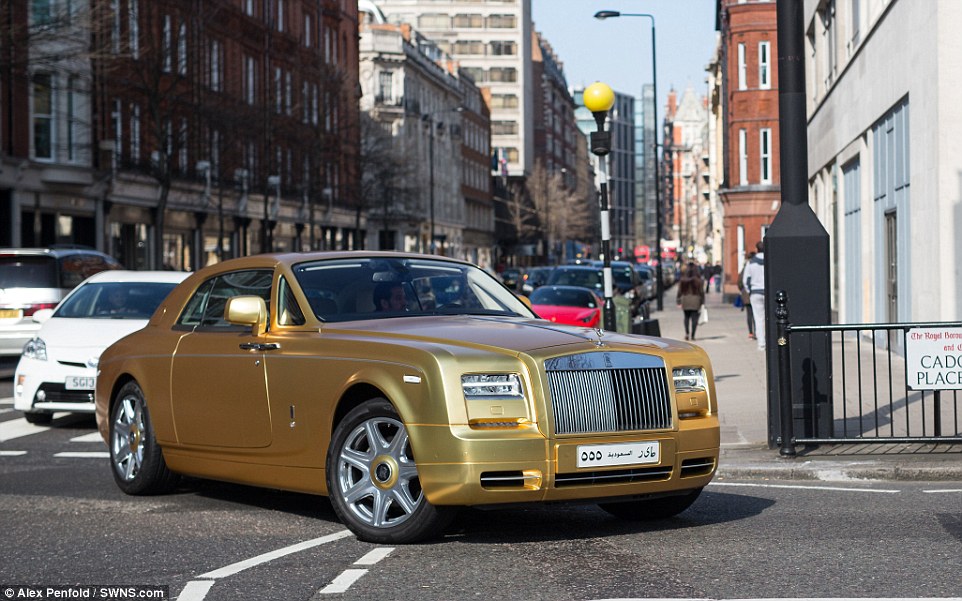 Britain's flashiest tourist: Saudi billionaire flies his £1m-plus fleet of GOLD supercars to London so he can get about while on holiday - ZONESH