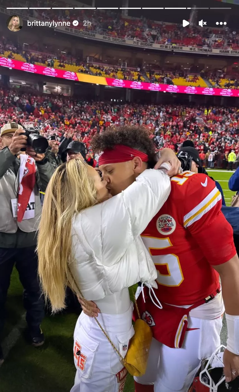 Following the Chiefs' difficult loss to the Eagles, Brittany Mahomes says she's "proud of" her husband Patrick: "Meanwhile Thang" - Mnews