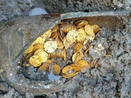 Hoard of 2,000 1,000-year-old gold coins under the sea in Israel - Amazing United State