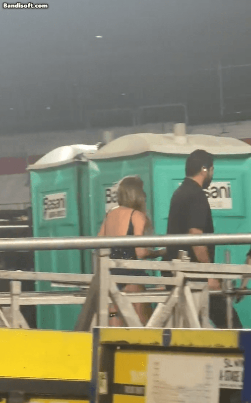 Taylor Swift passionately kissed Travis Kelce right after the end of The Eras Tour performance!