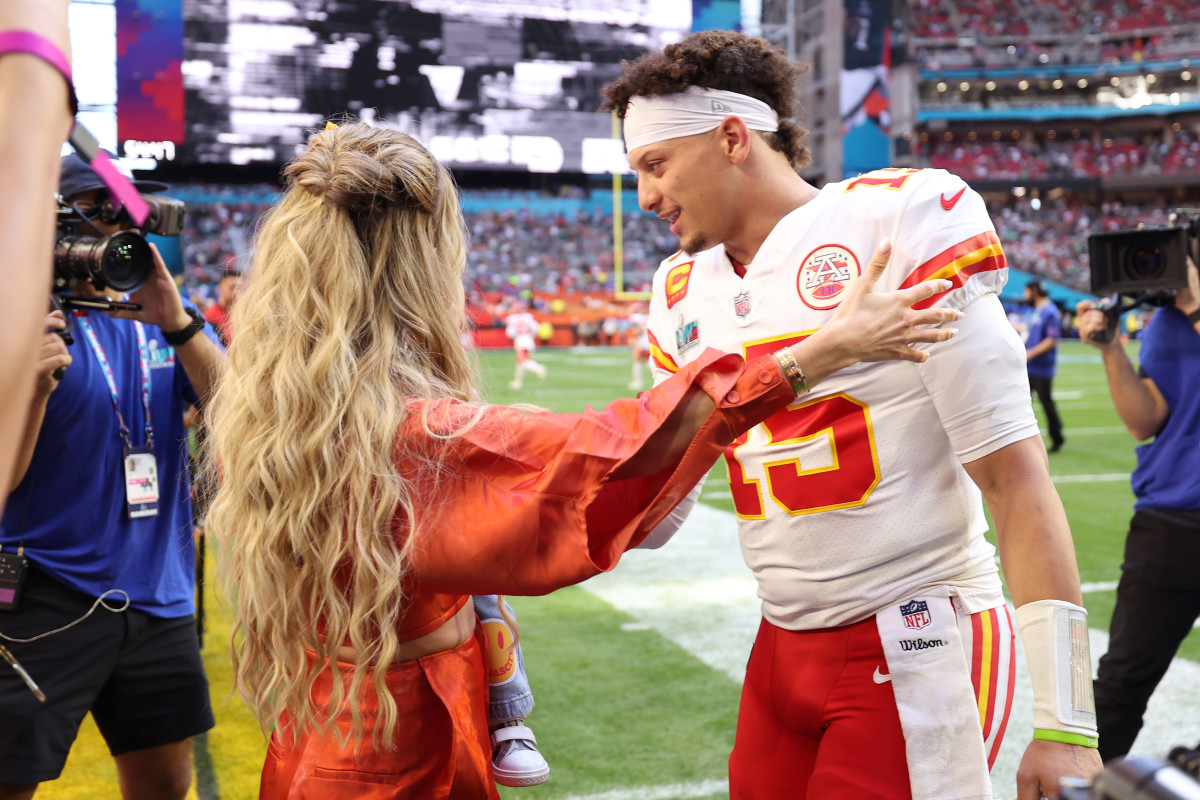 Following the Chiefs' difficult loss to the Eagles, Brittany Mahomes says she's "proud of" her husband Patrick: "Meanwhile Thang" - Mnews