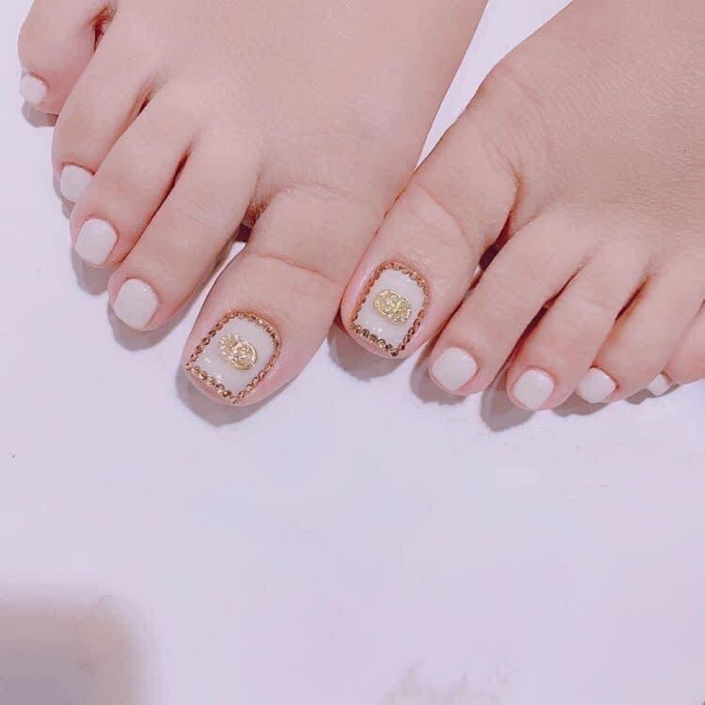 40 Cute, Beautiful and Trending Pedicure Patterns 2023 - sunflowerscianjur