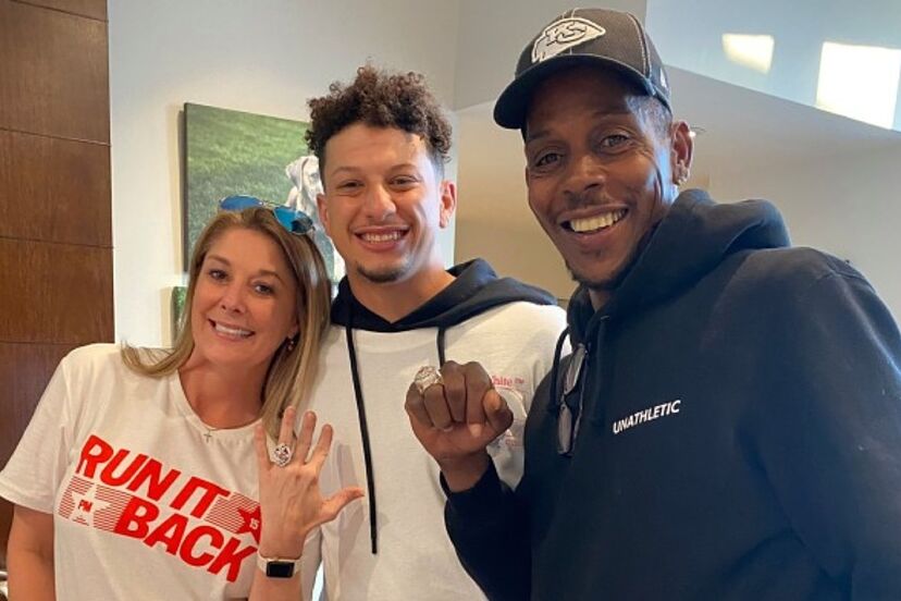 Patrick Mahomes' mother shows tender photos of her son as a child: Bronze looks like you - Mnews