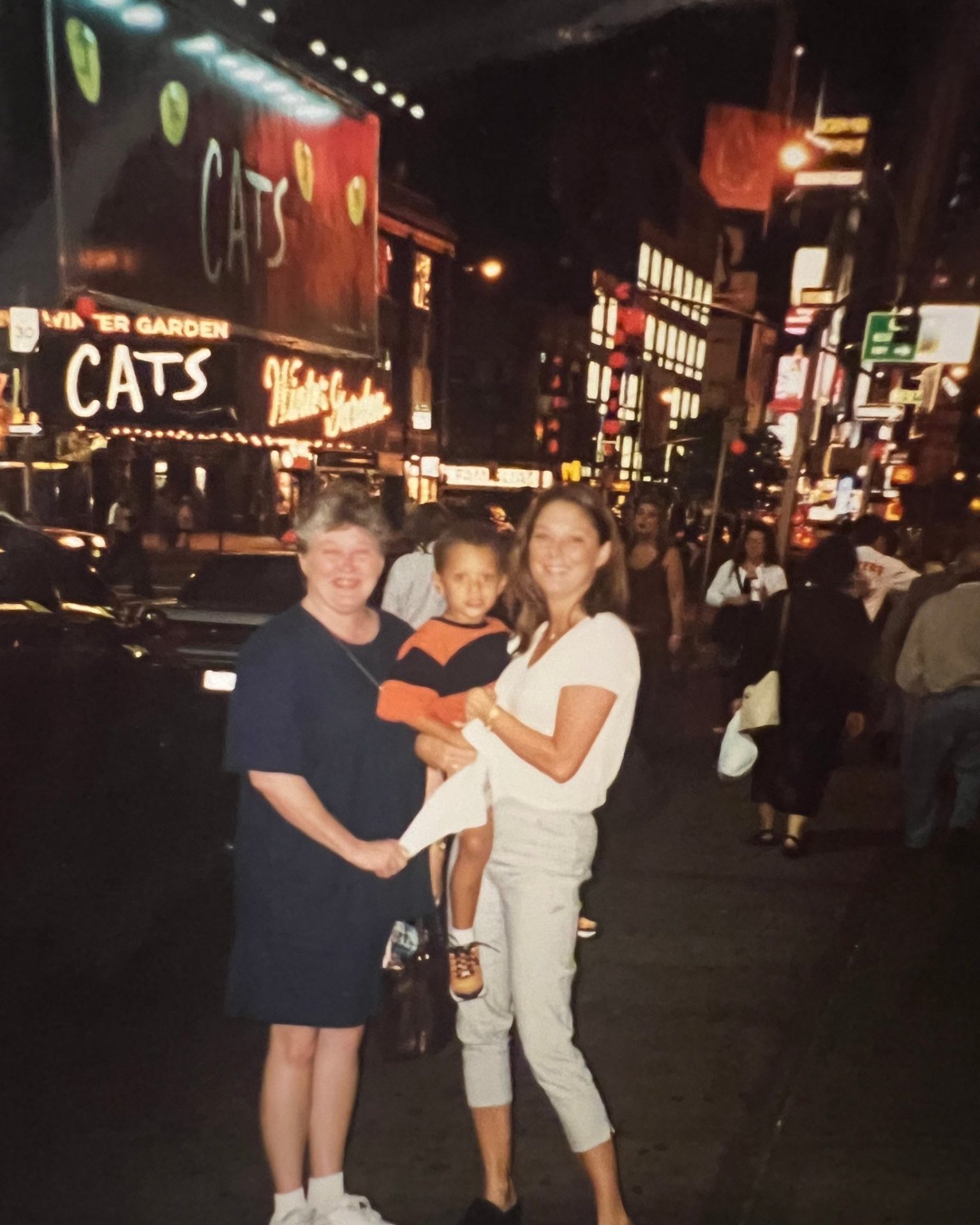 Patrick Mahomes' mother shows tender photos of her son as a child: Bronze looks like you - Mnews