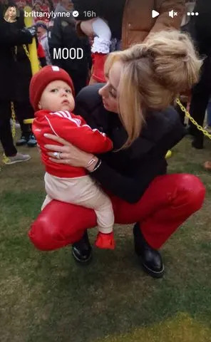 Patrick Mahomes' Son Bronze, 12 Months, Is a Whole 'Mood' as He Makes Rare Appearance on the Sidelines - Mnews