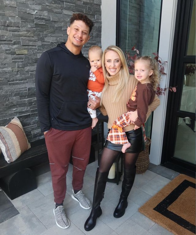 On a significant occasion for him and his wife, Patrick Mahomes shared joyous moments when he watched his daughter enter the kitchen to bake a cake for him, winning over his fans - Mnews