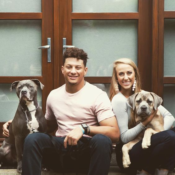 On a significant occasion for him and his wife, Patrick Mahomes shared joyous moments when he watched his daughter enter the kitchen to bake a cake for him, winning over his fans - Mnews