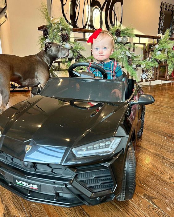 Patrick Mahomes shares his joyous moments when he sees his daughter enjoying the supercar he got her for her birthday, making fans adore him - Mnews