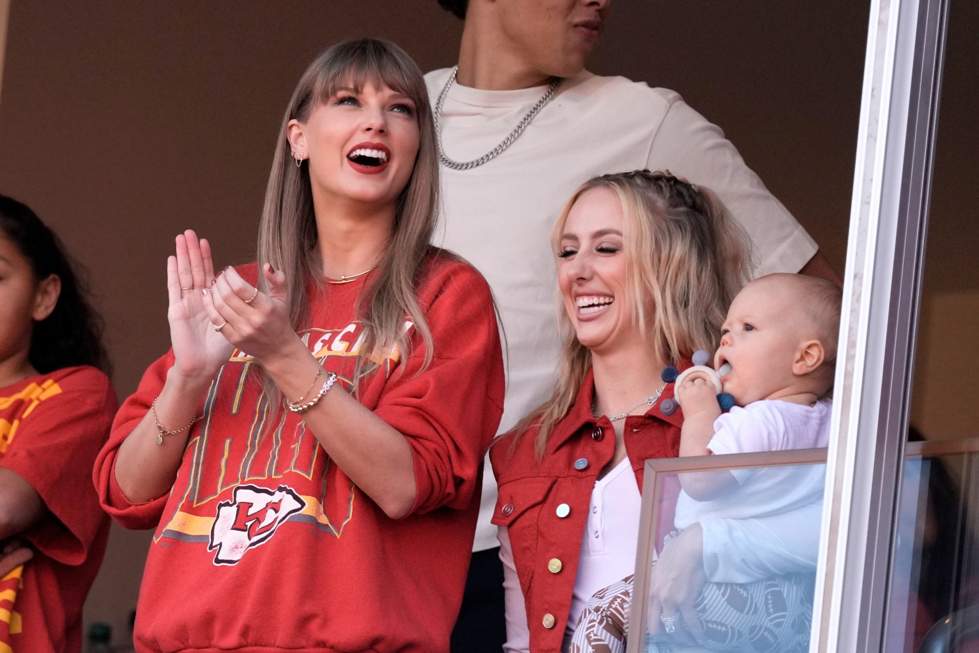 Brittany Mahomes' 'desperate friendship texts' with Taylor Swift mocked by  satirical news outlet | Marca