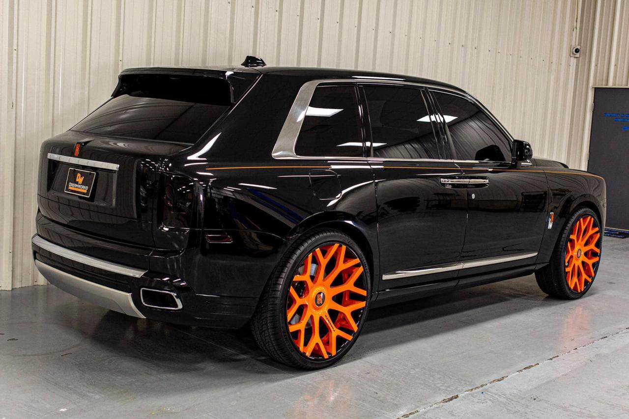 The Stunning Elegance of the Black Rolls-Royce Cullinan on Vibrant Dream-Ecl Orange Wheels