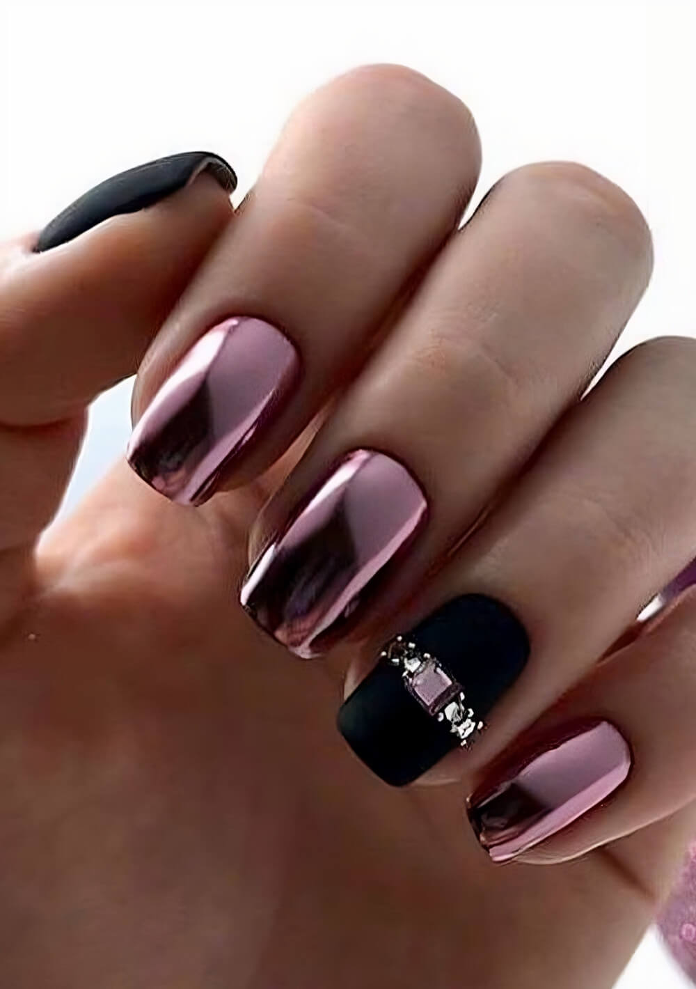 27 Breathtaking Chrome Nails For Your Special Night - 181