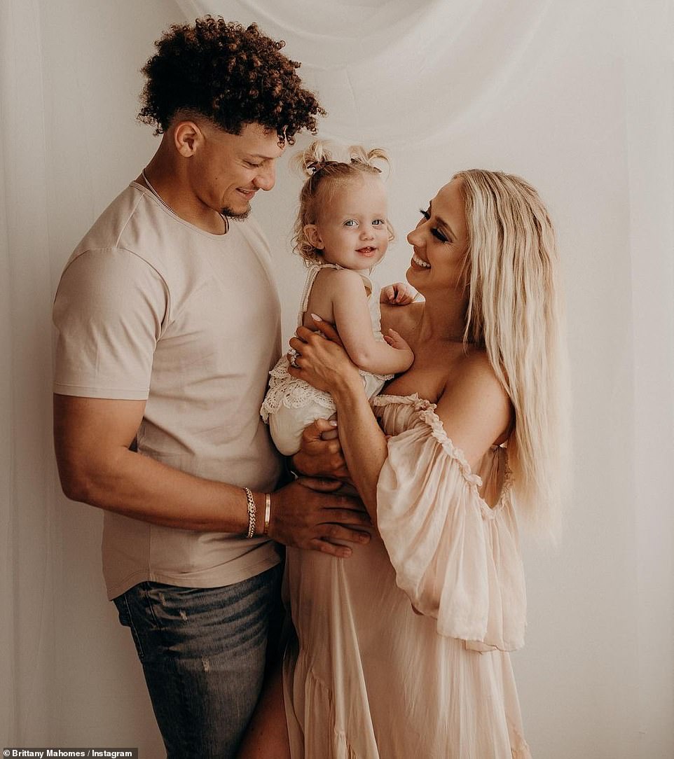 Baby Mahomes and his pregnant wife Brittany wish their fans a Happy  Thanksgiving - 247 News Around The World