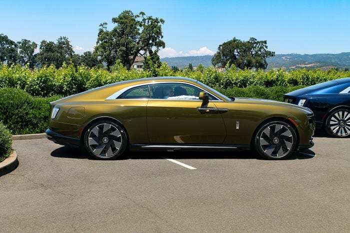 A Glimpse Inside the $420,000 Rolls-Royce Spectre: Luxury Meets Innovation in the Electric Realm