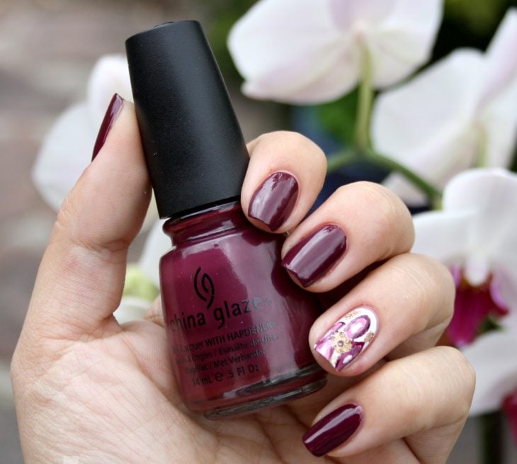 Plum nail designs with white lines