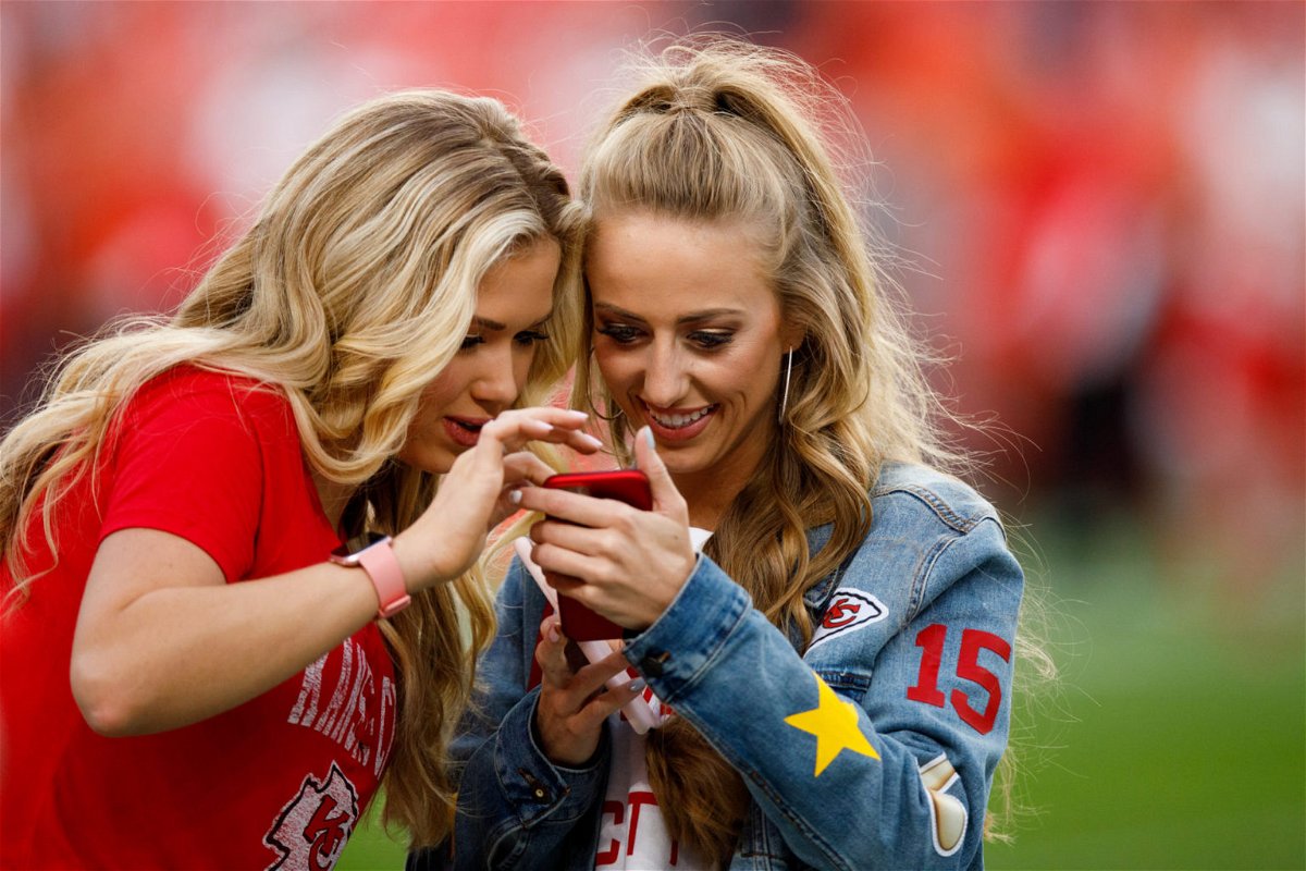 Your Boyfriend Is a Lucky Guy”: Gorgeous Gracie Hunt and Bold Brittany  Mahomes Bolsters Kansas City Chiefs Beacon of Hope - EssentiallySports