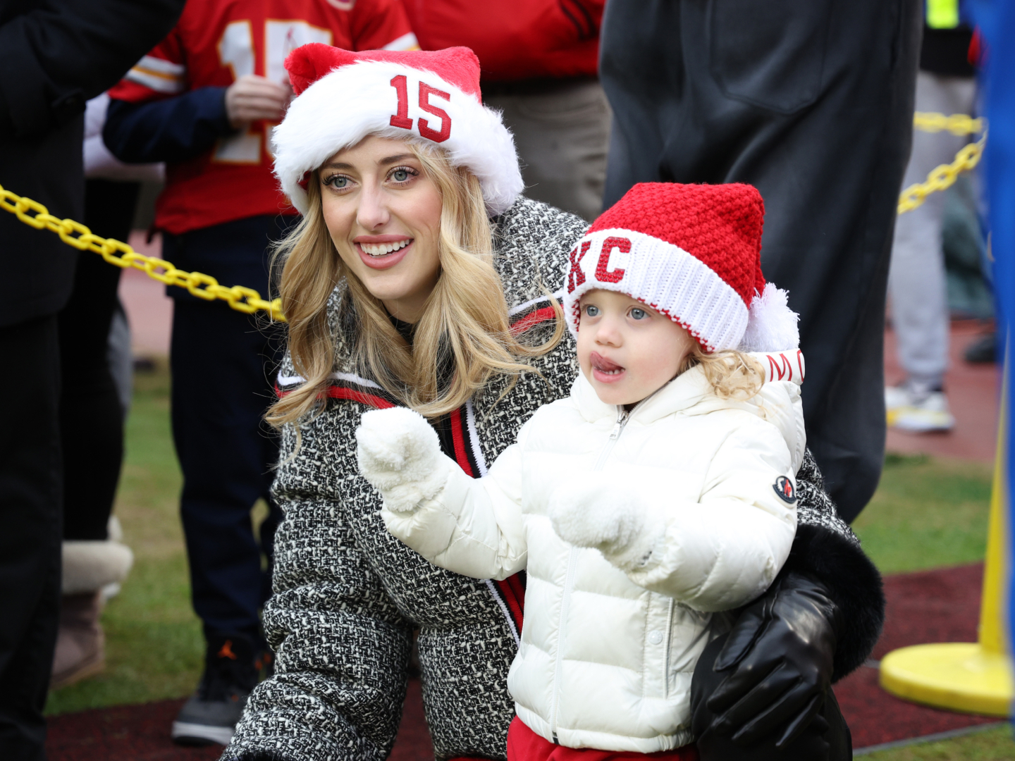 There is nothing better than the football field during the holidays, as demonstrated by Sterling Mahomes' beaming Christmas Day smile - Mnews