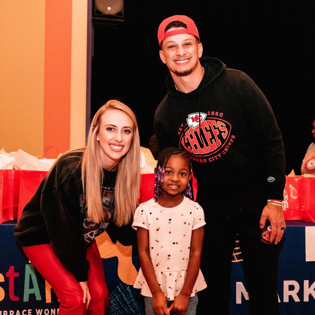 Images: Following the heartbreak of the Las Vegas Raiders, Patrick Mahomes and Brittany Bring Christmas Cheer to Children in Kansas City - Mnews