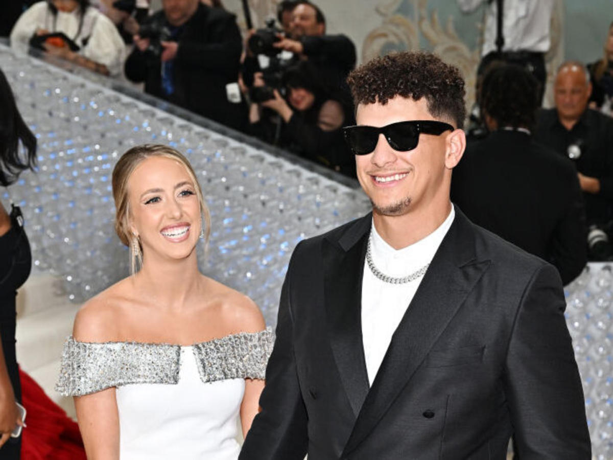 What is the amount of money that Brittany Mahomes makes and what is her source of income? - Mnews