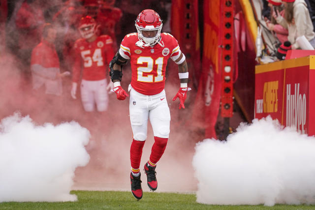 WATCH: Chiefs DB Mike Edwards recovers fumble, scores unbelievable touchdown