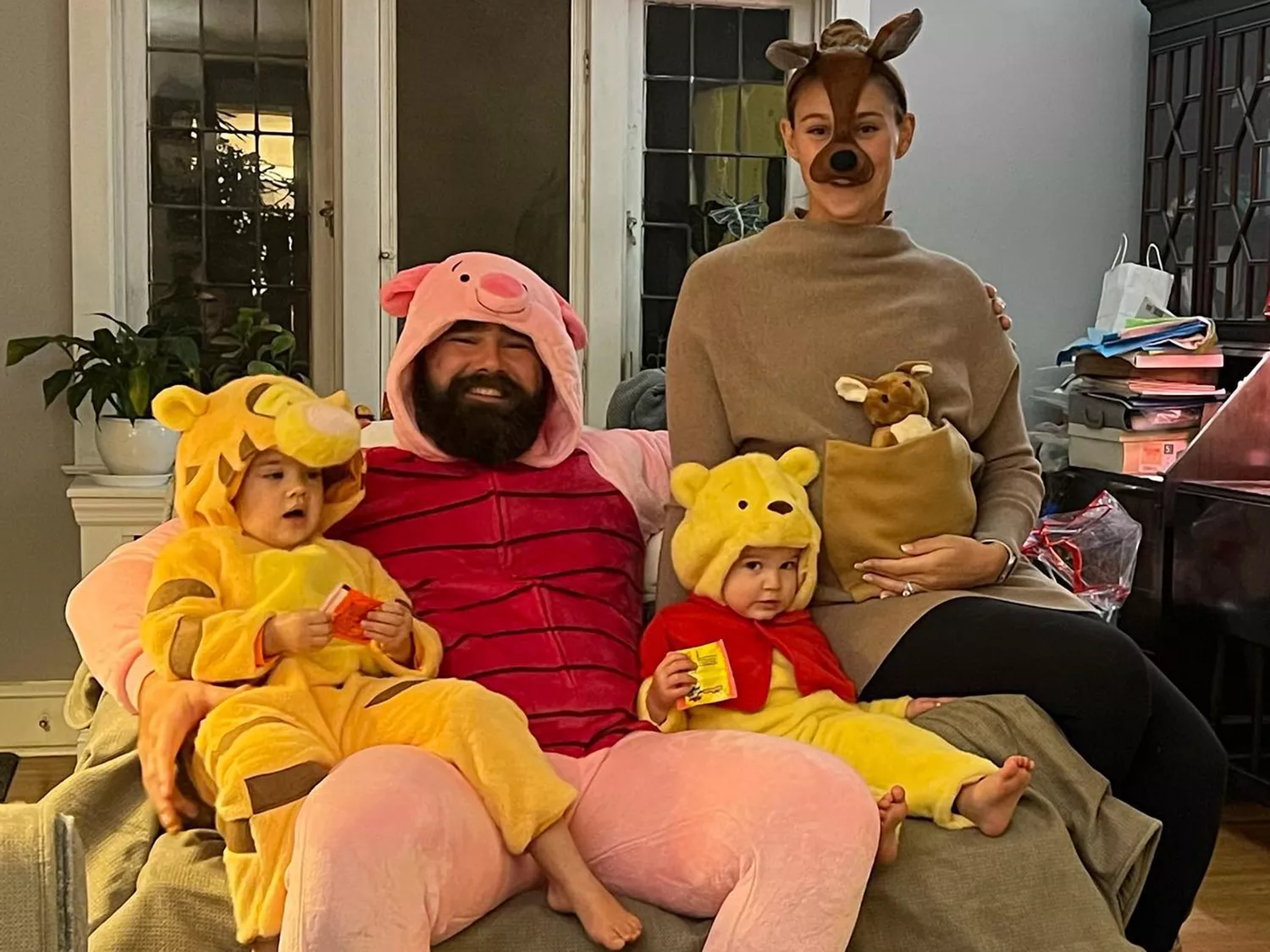 Jason Kelce’s Irresistibly Adorable Family Portraits – amazingsportsusa.com