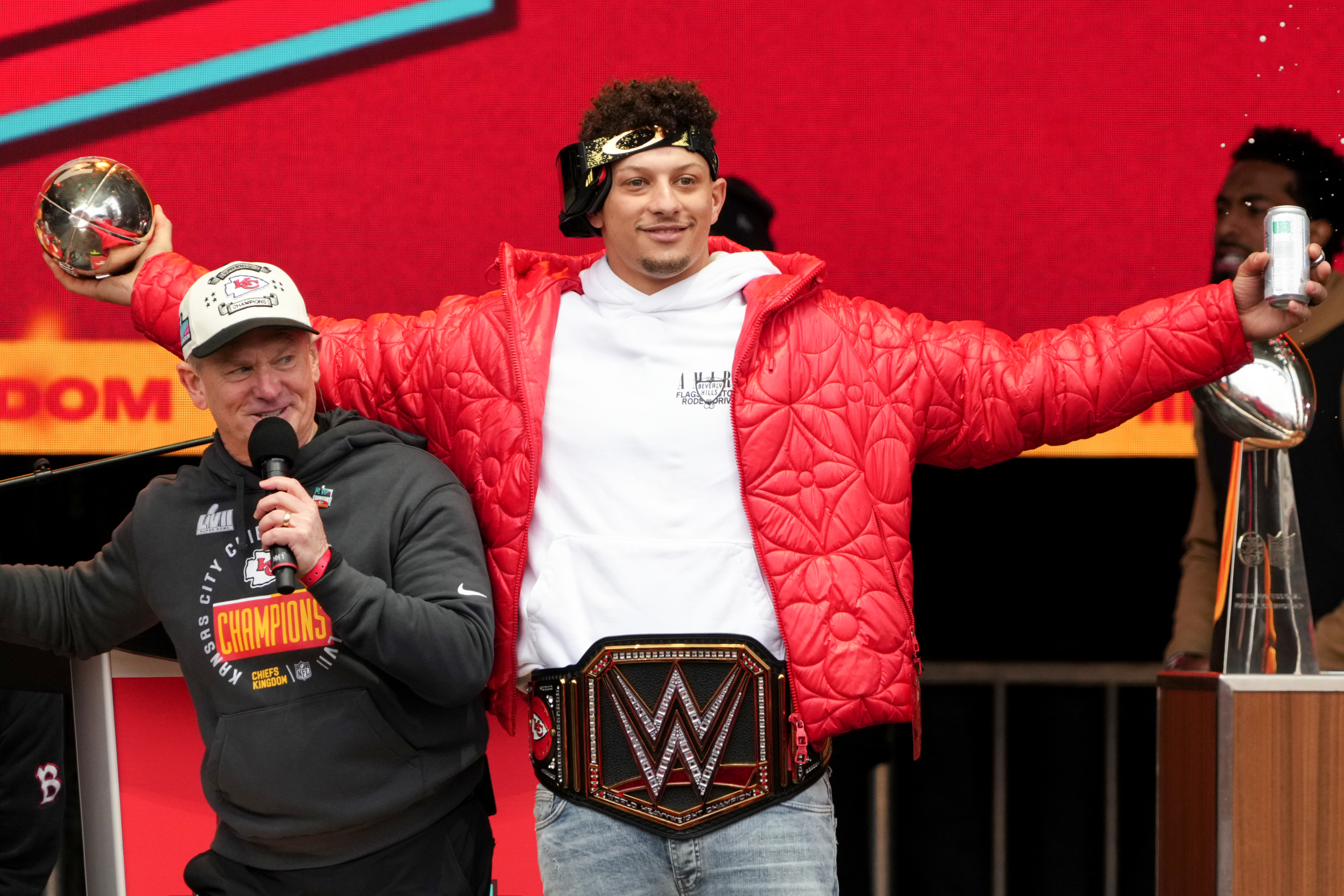 Inside Patrick Mahomes’ whirlwind year including Super Bowl win, new Kansas City mansion, and starring in Netflix show - Mnews