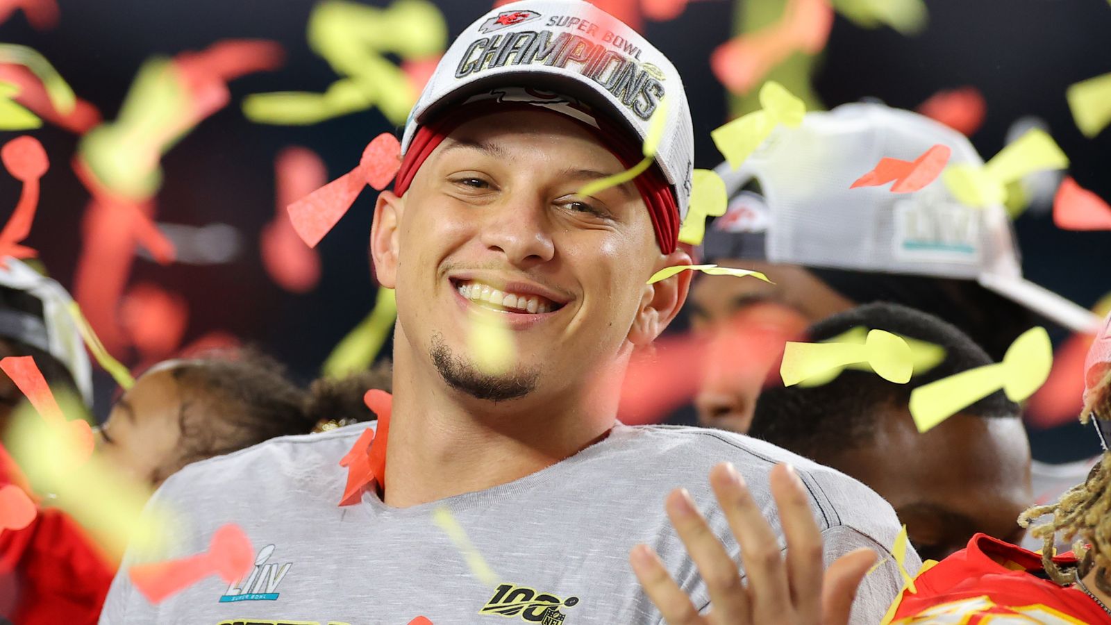 After moving fans to tears with his performance, quarterback Patrick Mahomes of the Kansas City Chiefs is expected to win another major NFL award - Mnews