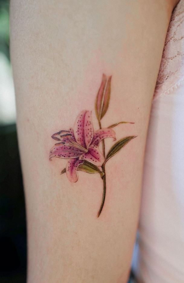 Flower tattoos exude exquisite beauty and elegance. – Brnnews