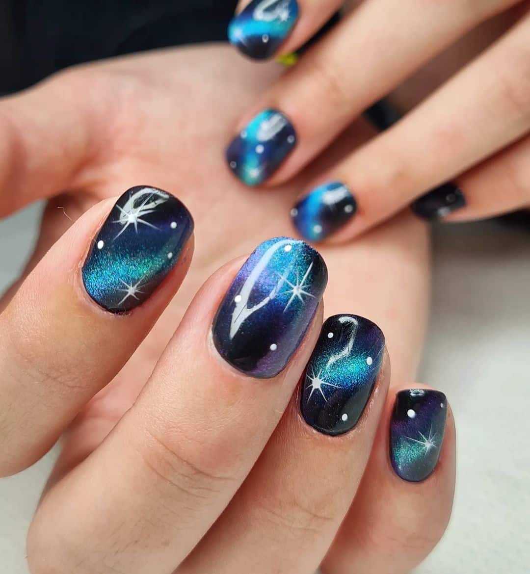 16 Gorgeous Galaxy Nails to inspire you