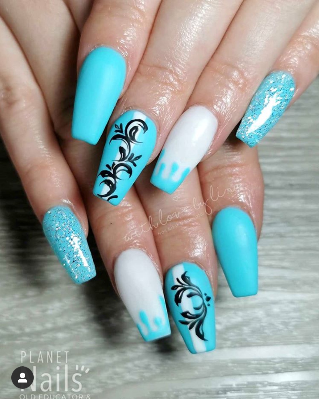 17 Beautiful Filigree Nail Designs - The Glossychic