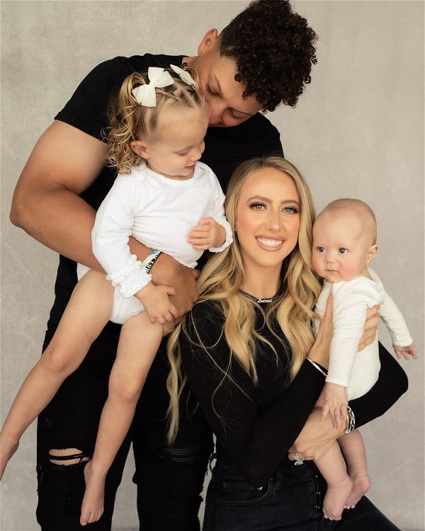 Patrick Mahomes Told Travis : I choose to be with my two lovely kid’s as they needed dada attention and i can’t trade that with any form of party - Mnews