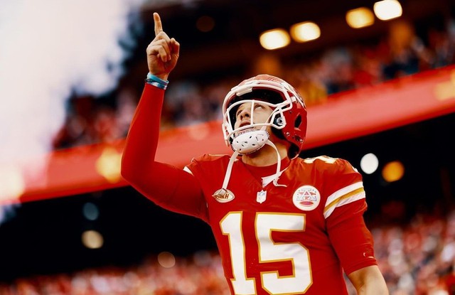 Patrick Mahomes khoe khoảnh khắc ngọt ngào kỷ niệm 2 năm ngày cưới- Ảnh 2.