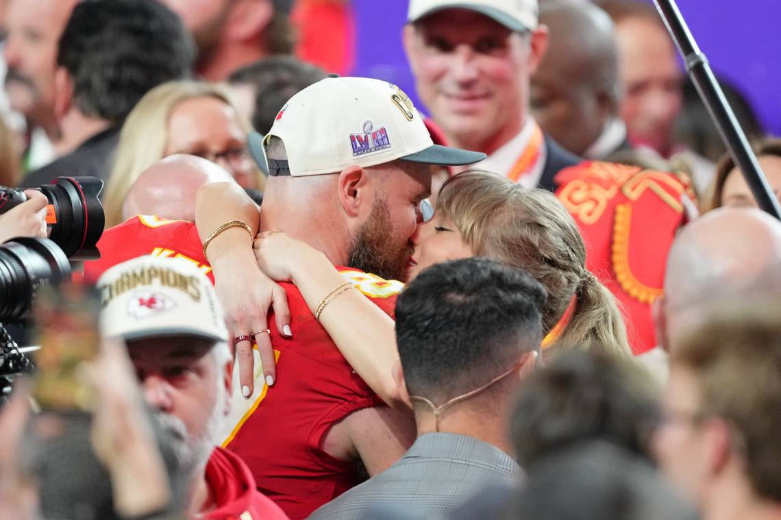 It's a love story: Taylor Swift and Travis Kelce spotted in the Bahamas.  What we know
